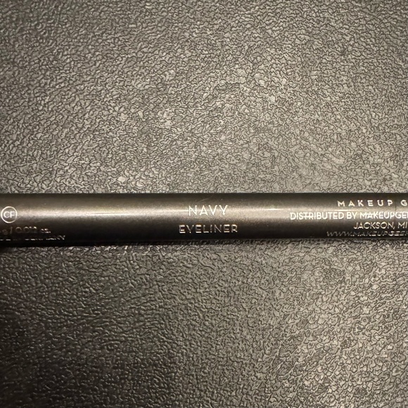 Makeup Geek "Navy" eyeliner - Picture 5 of 6